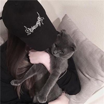 疫情下的生活，陷入思的老人家【图片】