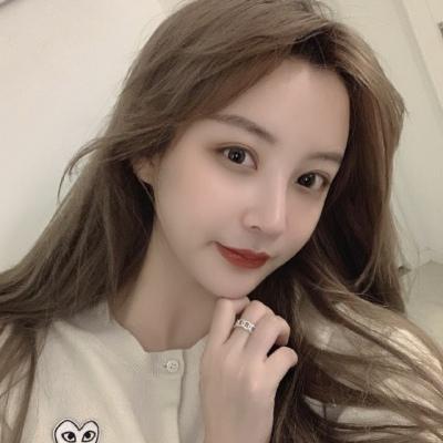 飞机飞过残月