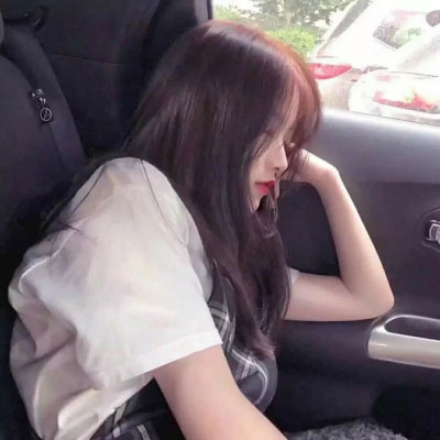 女子住44楼醒来发现窗外有人，惊恐躲被子里喊尴尬，酒店：玻璃防窥