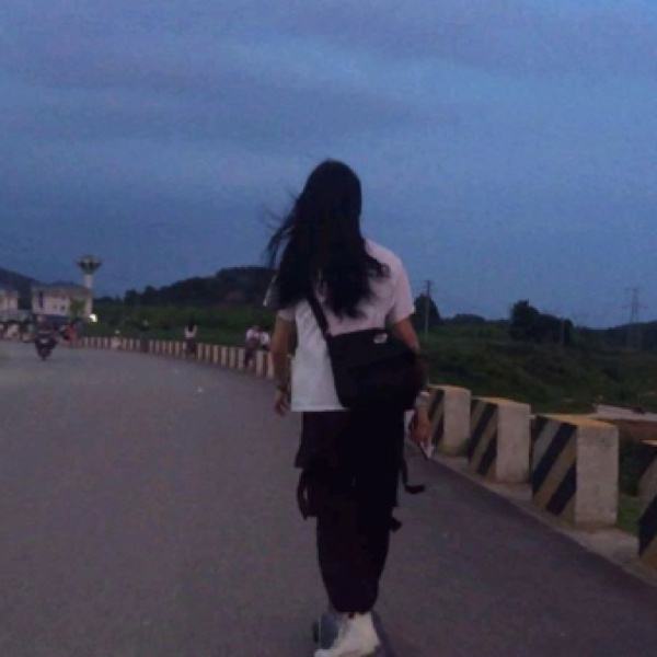《全员嫌疑人》史上最傻的推理小说。